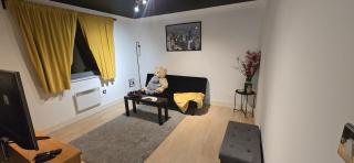 Stilish Broadway Apartment - 2