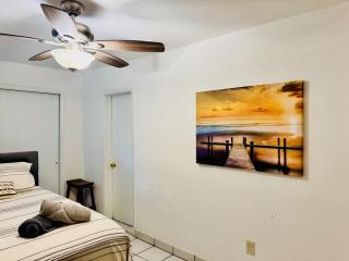 Quiet Miami Stay Perfect for Work, Relax, or party - 4