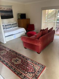 Two bedroom oasis minute walk from Hargraves beach - 7