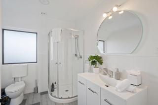 Lakeview Comfort Incredible Views & Woodfire - 7