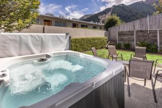 5 bedroom modern apartment in the heart of QT - 1