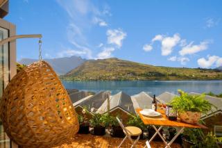 Lakefront Mountain Views Stylish unit - 9