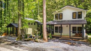 Dollys Retreat & The Greenhouse - 450ft to trails - 4