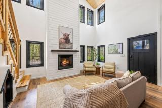 Dollys Mountain Retreat - Brand New - 1