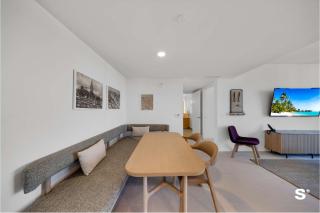 Contemporary 2-BD Condo in Downtown Miami - Skyline & Ocean Views - 3