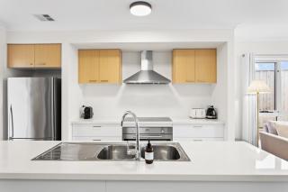 Modern Family Home sleeps 8 - 2