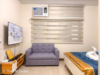 Cozy and Spacious Fast WiFi FREE Access Pool and Gym - 0