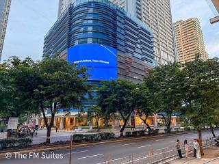 Cozy and Spacious Fast WiFi FREE Access Pool and Gym - 6