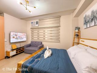 Cozy and Spacious Fast WiFi FREE Access Pool and Gym - 5