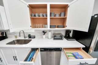 Cozy 3-bedroom bungalow in Richmond, TX - 2