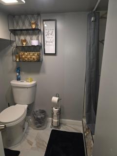 Private Area & Access to Home, Rooms In Bayshore - 9