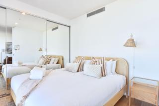 Coastal Chic - Modern Retreat Newcastle Beach - 8