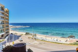 Coastal Chic - Modern Retreat Newcastle Beach - 3
