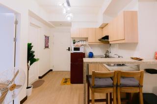 Cinema-Ready 1BR Suite with City View & Free Parking - 9