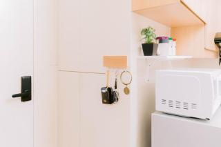 Cinema-Ready 1BR Suite with City View & Free Parking - 7