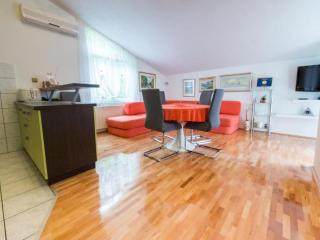 Two-Bedroom Apartment With Lake View - 5