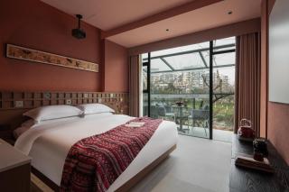 Yinshi Yunshe Private Hot Spring Villa in Dujiangyan - 3