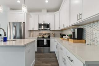 Modern 3BR Family Retreat in Downtown Houston - 7