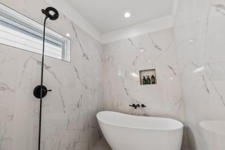 Modern 3BR Family Retreat in Downtown Houston - 3