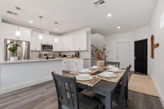 Modern 3BR Family Retreat in Downtown Houston - 2