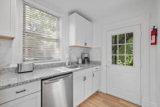 Pittsburgh Shadyside 2B Stylish and Cozy Private Bedroom with Shared Bathroom - 5