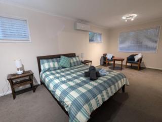 Private Relaxing City Retreat & Garage - Sleeps 6 - 5