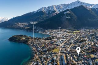 Central - Gorgeous Views walk to town & big house - 9