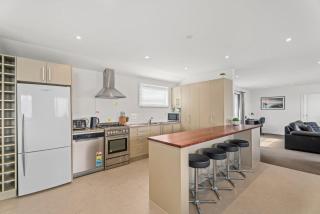 Central - Gorgeous Views walk to town & big house - 6