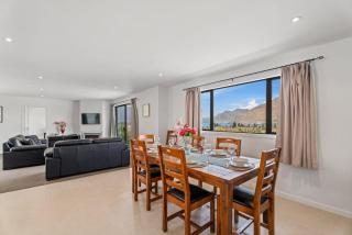 Central - Gorgeous Views walk to town & big house - 3