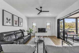 Modern 4 bedroom Redcliffe retreat - 6