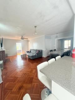 Spacious 3 Bedroom - 7