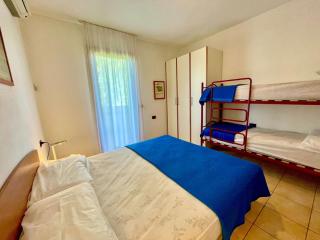 Holiday house with shared pool - 2