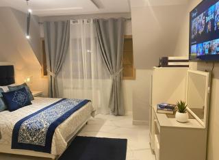 Villa Lumiere-Luxury Retreat with Private Spa and Garden - 6