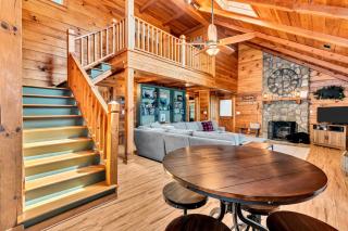 Cozy Walnut Mountain Cabin with Hot Tub & Views - 2