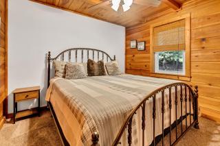 Cozy Walnut Mountain Cabin with Hot Tub & Views - 3