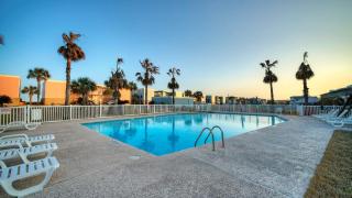 Gulf Views Pools Tennis Pickleball Beach Access Awesome Beachfront by AvantStay - 0
