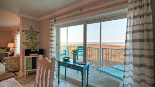 Gulf Views Pools Tennis Pickleball Beach Access Awesome Beachfront by AvantStay - 1