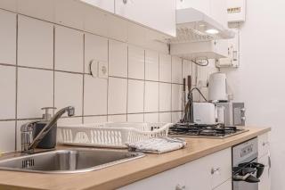 Comfy 2BR Apartment Very Central, 10 Min to Westbahnhof - 1