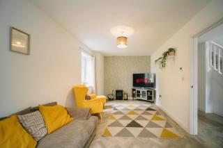 Spacious 4-Bed House Perfect for Long-Term Stays - 0
