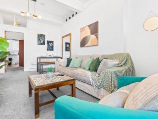The Gilder 2BR Birmingham JQ with Parking & WiFi - 1