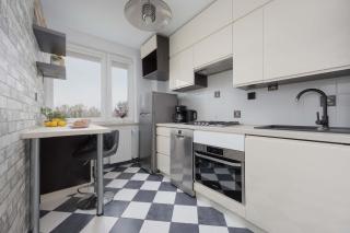 Comfortable Apartment with Air Conditioning and Balcony in the Capital by Noclegi Renters - 8