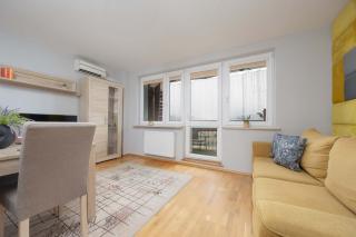 Comfortable Apartment with Air Conditioning and Balcony in the Capital by Noclegi Renters - 5
