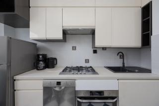 Comfortable Apartment with Air Conditioning and Balcony in the Capital by Noclegi Renters - 1