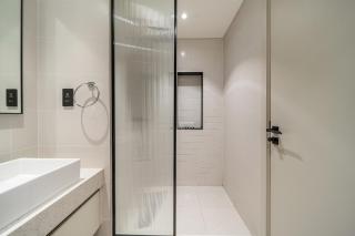 Modern 2BR Retreat with Stunning Sea Views - 8