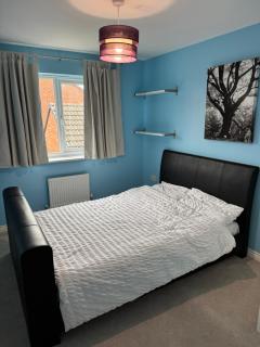 Cozy double room stay in Quedgeley - 0
