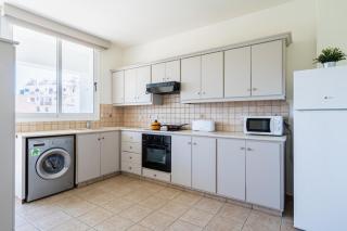 Yellow Canvas - 2-BR Apartment & Balcony in Larnaca - 8