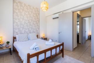 Yellow Canvas - 2-BR Apartment & Balcony in Larnaca - 2