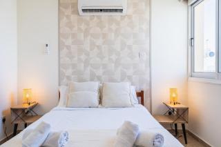 Yellow Canvas - 2-BR Apartment & Balcony in Larnaca - 6