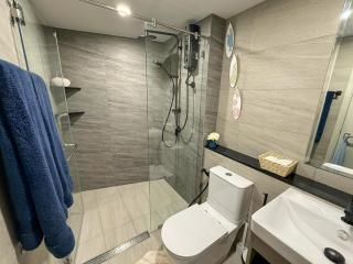 Santorini Coastal Theme Sea and Mountain View One Bedroom Condo with Private Balcony on 19th Floor in Hua Hin Beach Thailand - 5