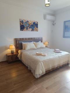 Family Friendly Villa and Studio with Swimming Pool - 7